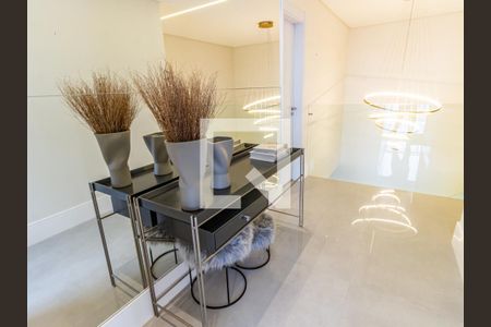 Apartamento à venda com 230m², 4 quartos e 3 vagas Apartamento à venda com 230m², 4 quartos e 3 vagasEscada e Hall