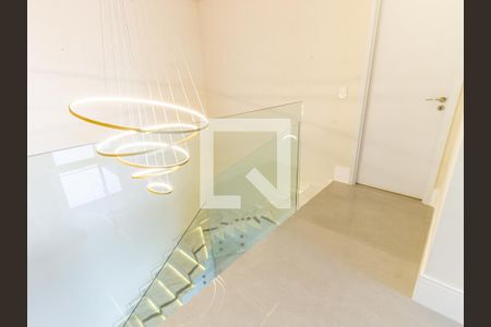 Apartamento à venda com 230m², 4 quartos e 3 vagas Apartamento à venda com 230m², 4 quartos e 3 vagasEscada e Hall