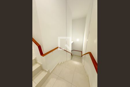 Apartamento para alugar com 56m², 2 quartos e 1 vagaEscada