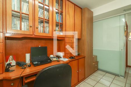 Apartamento à venda com 266m², 4 quartos e 2 vagasEscritório segundo piso