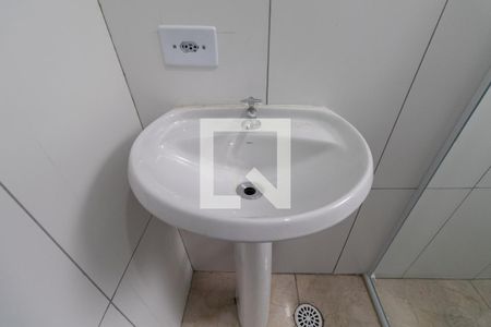 Banheiro de casa para alugar com 1 quarto, 36m² em Vila Dalila, São Paulo