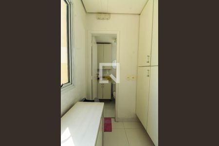 Apartamento à venda com 234m², 3 quartos e 4 vagas Apartamento à venda com 234m², 3 quartos e 4 vagasQuarto de Serviço