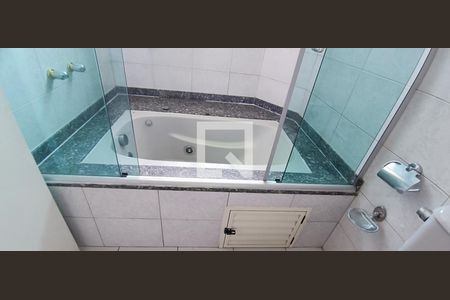 Apartamento à venda com 197m², 4 quartos e 3 vagas Apartamento à venda com 197m², 4 quartos e 3 vagasBanheiro da Suíte 1