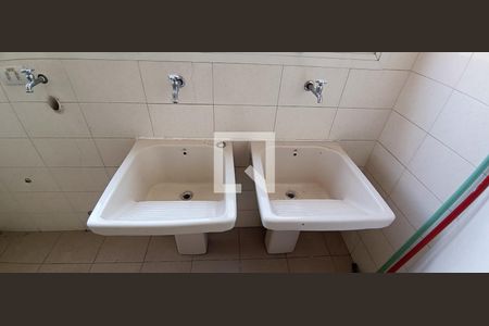 Apartamento à venda com 197m², 4 quartos e 3 vagas Apartamento à venda com 197m², 4 quartos e 3 vagasÁrea de Serviço