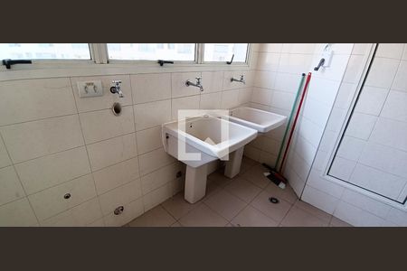 Apartamento à venda com 197m², 4 quartos e 3 vagas Apartamento à venda com 197m², 4 quartos e 3 vagasÁrea de Serviço