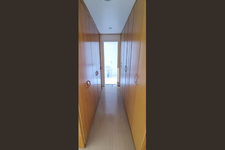 Apartamento à venda com 197m², 4 quartos e 3 vagas Apartamento à venda com 197m², 4 quartos e 3 vagasCloset da suíte 1