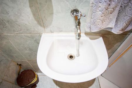 Casa à venda com 200m², 8 quartos e 2 vagas Casa à venda com 200m², 8 quartos e 2 vagasLavabo