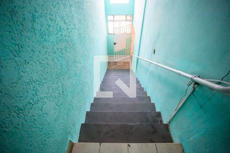 Casa à venda com 200m², 8 quartos e 2 vagas Casa à venda com 200m², 8 quartos e 2 vagasEscada