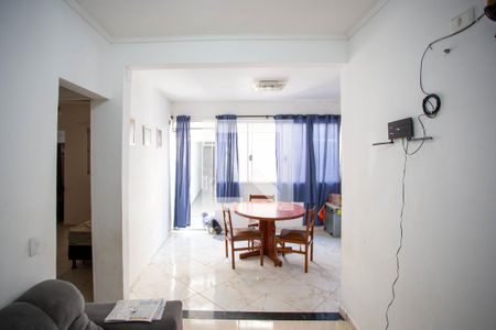 Casa à venda com 200m², 8 quartos e 2 vagas Casa à venda com 200m², 8 quartos e 2 vagasSala de TV Casa 2