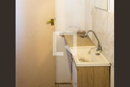 Casa à venda com 200m², 8 quartos e 2 vagas Casa à venda com 200m², 8 quartos e 2 vagasBanheiro de serviço