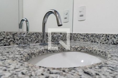 Apartamento à venda com 57m², 2 quartos e 1 vagaBanheiro Social Detalhe