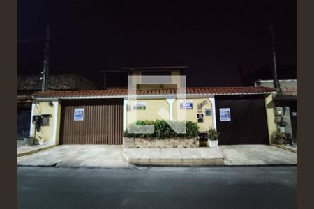 Casa para alugar com 130m², 2 quartos e 3 vagas Casa para alugar com 130m², 2 quartos e 3 vagasFachada