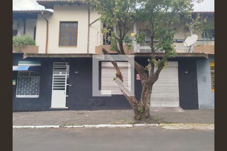 Casa para alugar com 55m², 4 quartos e sem vaga Casa para alugar com 55m², 4 quartos e sem vagaFachada
