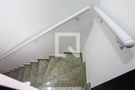 Apartamento para alugar com 74m², 2 quartos e 1 vagaEscadas