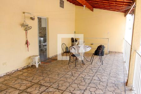 Casa à venda com 200m², 4 quartos e 3 vagas Casa à venda com 200m², 4 quartos e 3 vagasSacada