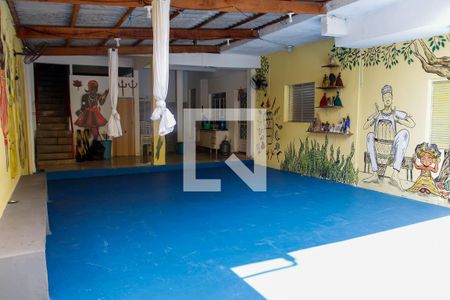 Casa à venda com 200m², 4 quartos e 3 vagas Casa à venda com 200m², 4 quartos e 3 vagasQuintal