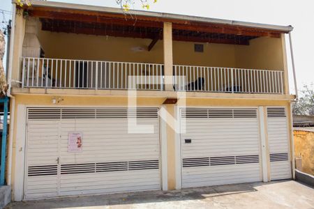 Casa à venda com 200m², 4 quartos e 3 vagas Casa à venda com 200m², 4 quartos e 3 vagasFachada