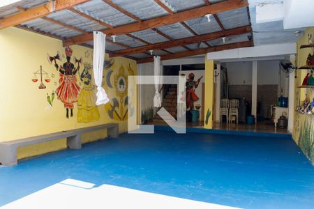 Casa à venda com 200m², 4 quartos e 3 vagas Casa à venda com 200m², 4 quartos e 3 vagasQuintal