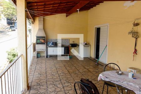 Casa à venda com 200m², 4 quartos e 3 vagas Casa à venda com 200m², 4 quartos e 3 vagasSacada