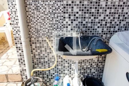 Casa à venda com 200m², 4 quartos e 3 vagas Casa à venda com 200m², 4 quartos e 3 vagasLavanderia