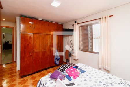 Casa à venda com 196m², 2 quartos e 5 vagasSuíte