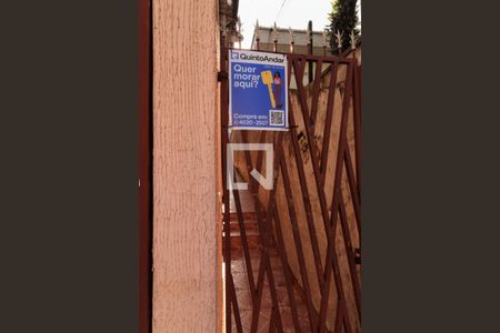 Casa à venda com 196m², 2 quartos e 5 vagasFachada + Plaquinha