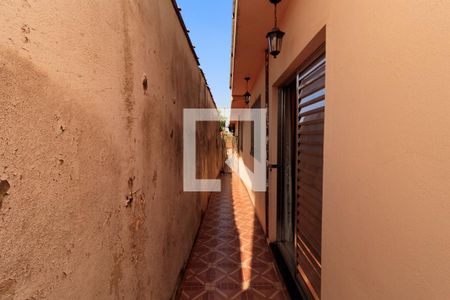 Casa à venda com 196m², 2 quartos e 5 vagasCorredor externo