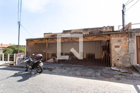 Casa para alugar com 236m², 3 quartos e 2 vagasFachada