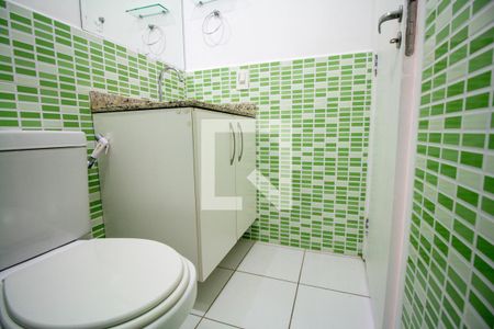 Apartamento à venda com 75m², 2 quartos e 2 vagasBanheiro do Corredor