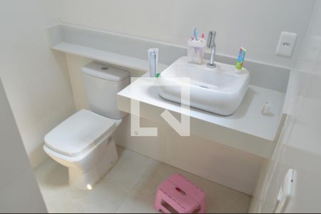 Casa à venda com 450m², 4 quartos e 2 vagasBanheiro da Suíte 2