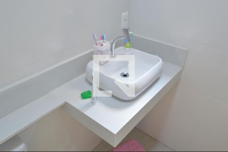 Casa à venda com 450m², 4 quartos e 2 vagasBanheiro da Suíte 2