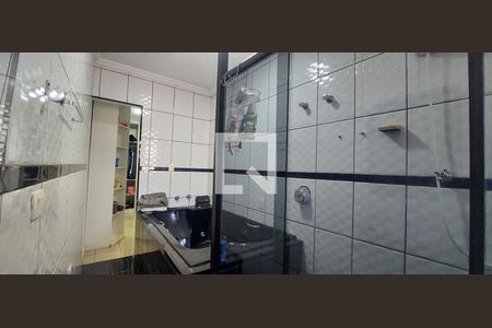 Casa à venda com 307m², 3 quartos e 6 vagasBanheiro Quarto 1 suíte