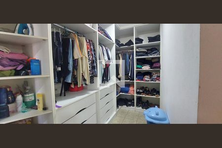 Casa à venda com 307m², 3 quartos e 6 vagasQuarto 1 suíte - Closet