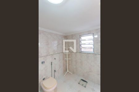 Casa à venda com 243m², 3 quartos e 4 vagasBanheiro da Suíte 2