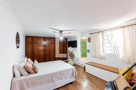 Casa à venda com 243m², 3 quartos e 4 vagasSuíte 2