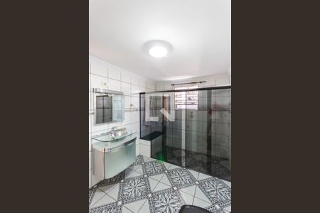 Casa à venda com 243m², 3 quartos e 4 vagasBanheiro da Suíte 1