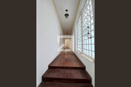 Casa à venda com 280m², 4 quartos e 5 vagasCorredor 