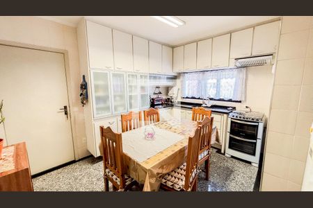 Apartamento à venda com 126m², 4 quartos e 2 vagasCozinha