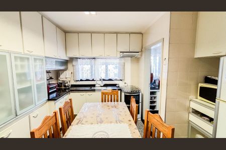 Apartamento à venda com 126m², 4 quartos e 2 vagasCozinha