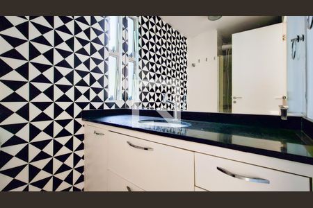Banheiro de apartamento à venda com 3 quartos, 64m² em Vila Sofia, São Paulo