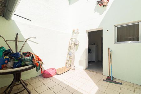 Casa à venda com 79m², 2 quartos e 1 vagaQuintal