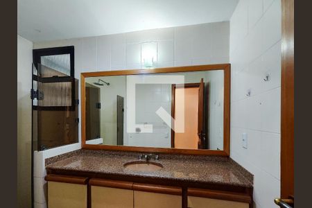 Apartamento para alugar com 165m², 3 quartos e 2 vagas Apartamento para alugar com 165m², 3 quartos e 2 vagasBanheiro Corredor