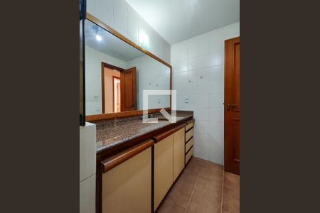 Apartamento para alugar com 165m², 3 quartos e 2 vagas Apartamento para alugar com 165m², 3 quartos e 2 vagasBanheiro Corredor