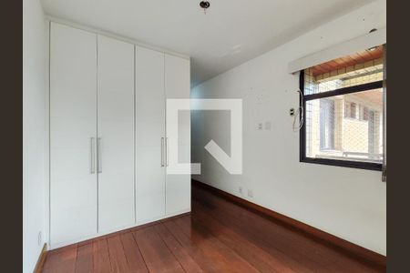 Apartamento para alugar com 165m², 3 quartos e 2 vagas Apartamento para alugar com 165m², 3 quartos e 2 vagasSuíte