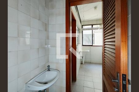 Apartamento para alugar com 165m², 3 quartos e 2 vagas Apartamento para alugar com 165m², 3 quartos e 2 vagasBanheiro de serviço
