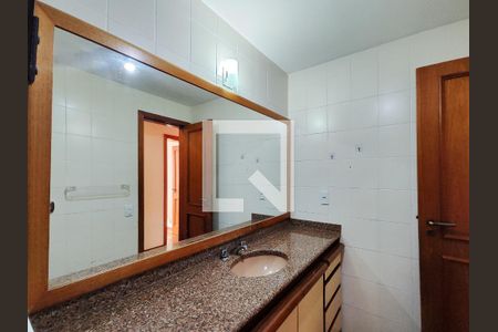 Apartamento para alugar com 165m², 3 quartos e 2 vagas Apartamento para alugar com 165m², 3 quartos e 2 vagasBanheiro Corredor