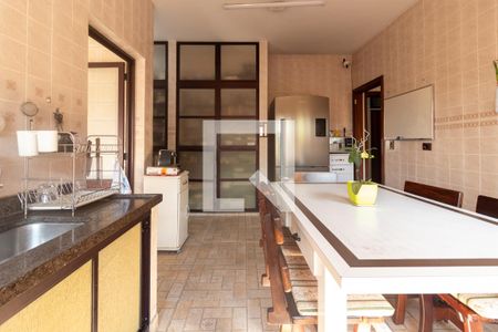 Casa para alugar com 640m², 8 quartos e 4 vagasCozinha