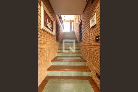 Casa para alugar com 640m², 8 quartos e 4 vagasEscada