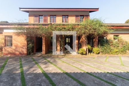 Casa para alugar com 640m², 8 quartos e 4 vagasFachada