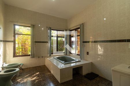 Casa para alugar com 640m², 8 quartos e 4 vagasBanheiro da Suíte 2